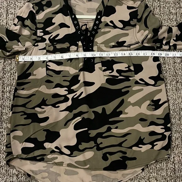 Rock & Republic Women Green Camo Lace up Pullover Shirt size Small - Picture 6 of 8